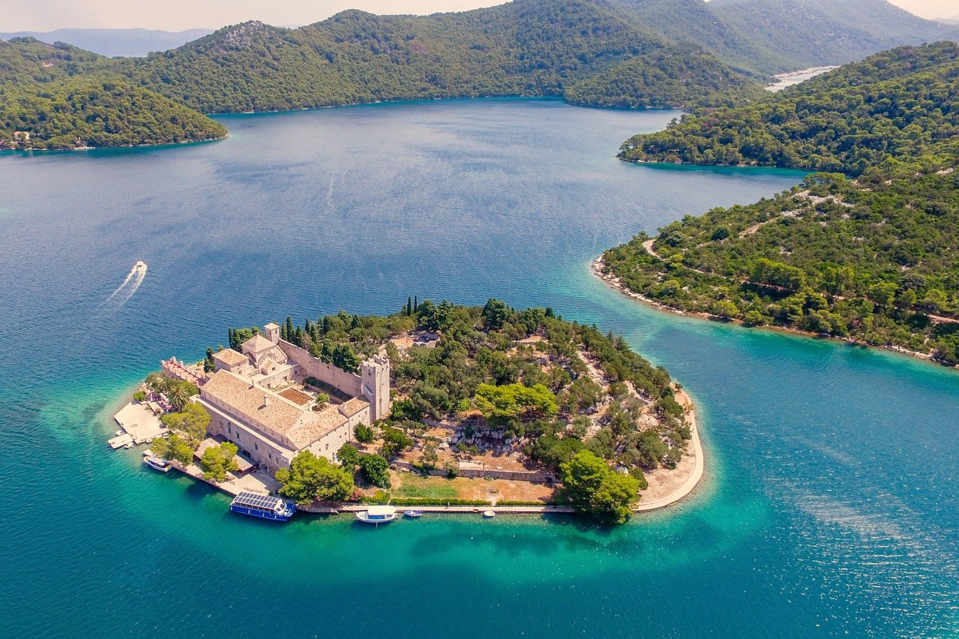 Mljet-Large-Lake-with-St-Mary